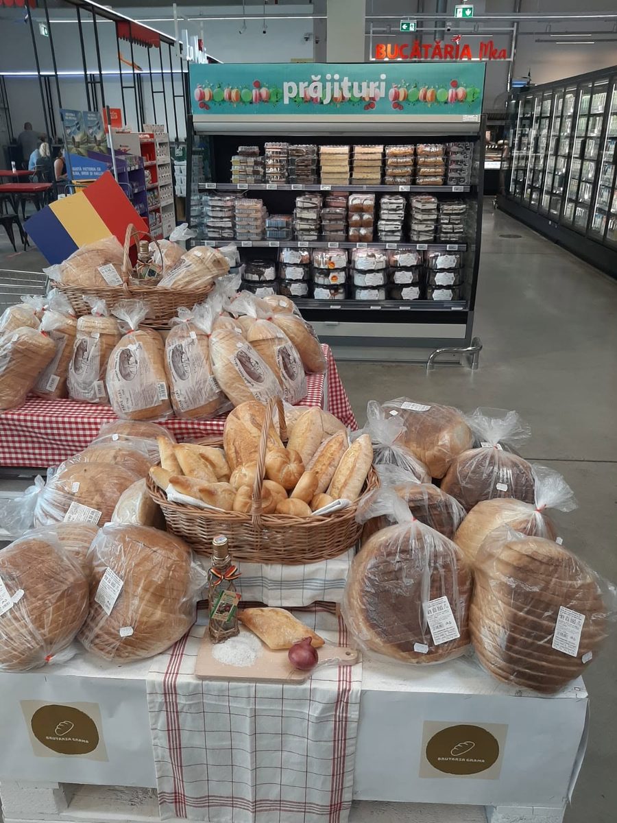 Produsele Grama pe raftul unui magazin partener